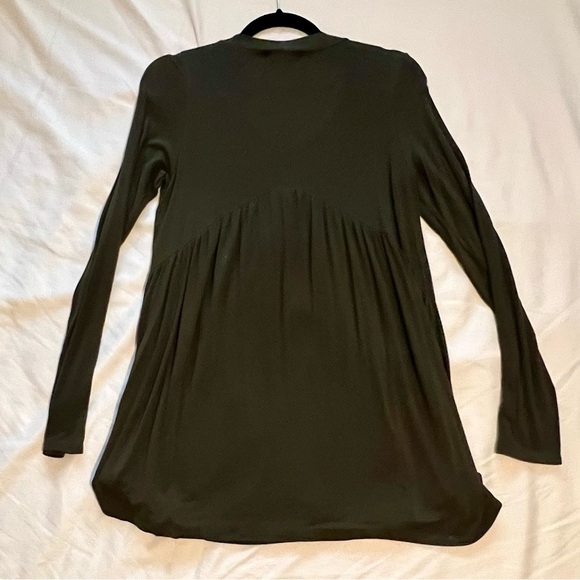 Elegant Hunter Green Women's Blouse - Picture 4 of 4